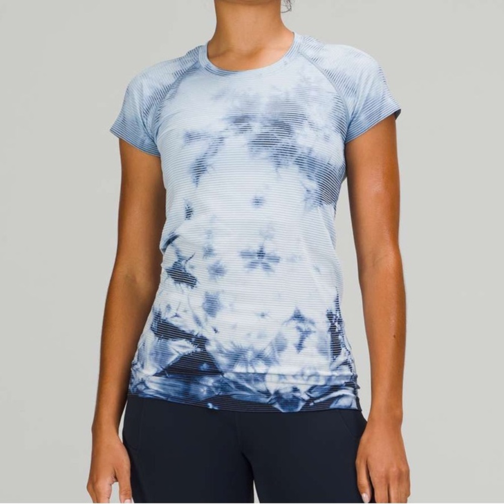 Lululemon Swiftly Tech Short Sleeve Shirt 2.0
Shibori Stripe True Navy Sz 8